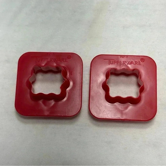 Tupperware Canape Cutter Red Plastic Set of 2 Cookie Garnish Appetizers - Picture 4 of 5